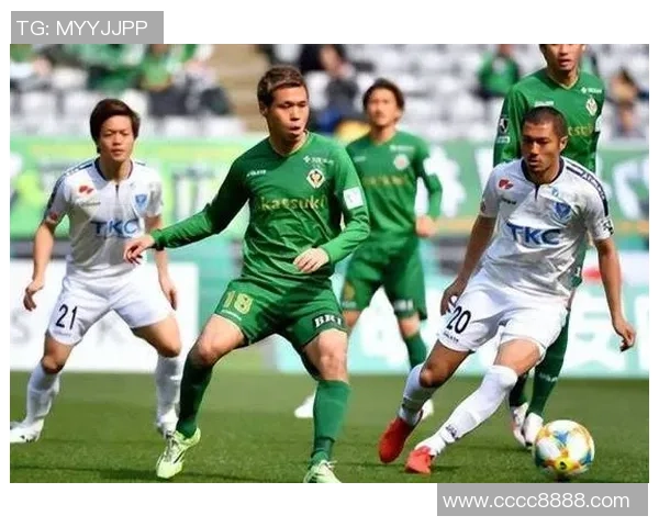 东京绿茵与福田黄蜂的激烈对决展现足球魅力与团队精神的完美结合 东京绿茵与福田黄蜂的激烈对决展现足球魅力与团队精神的完美结合