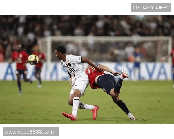 巴黎圣日耳曼与曼联的历史交锋回顾与战绩分析